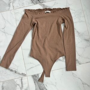 Abercrombie & fitch off the shoulder bodysuit
